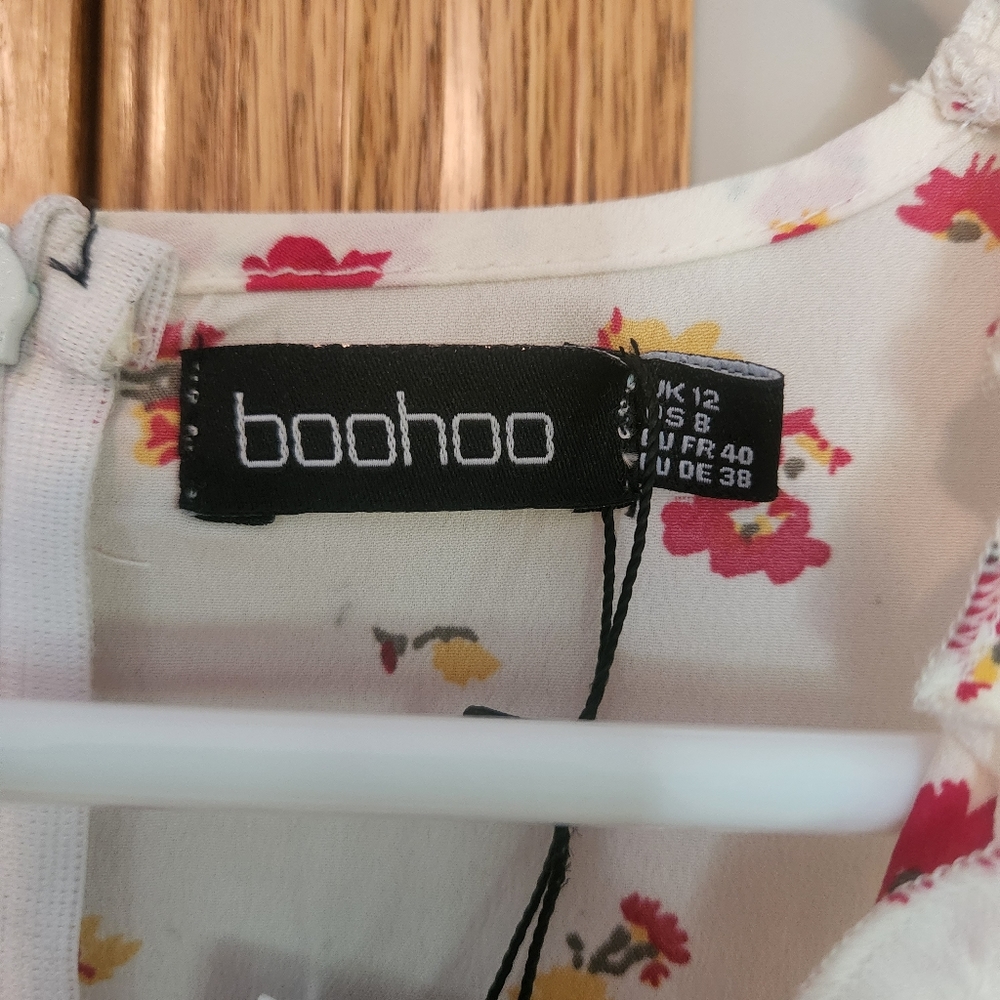 💥HP💥NWT boohoo Wrap Ruffle Detail Tea Dress - Picture 2 of 9